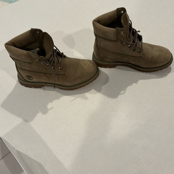 Timberland Suede Boots (Very New) - Picture 2 of 6